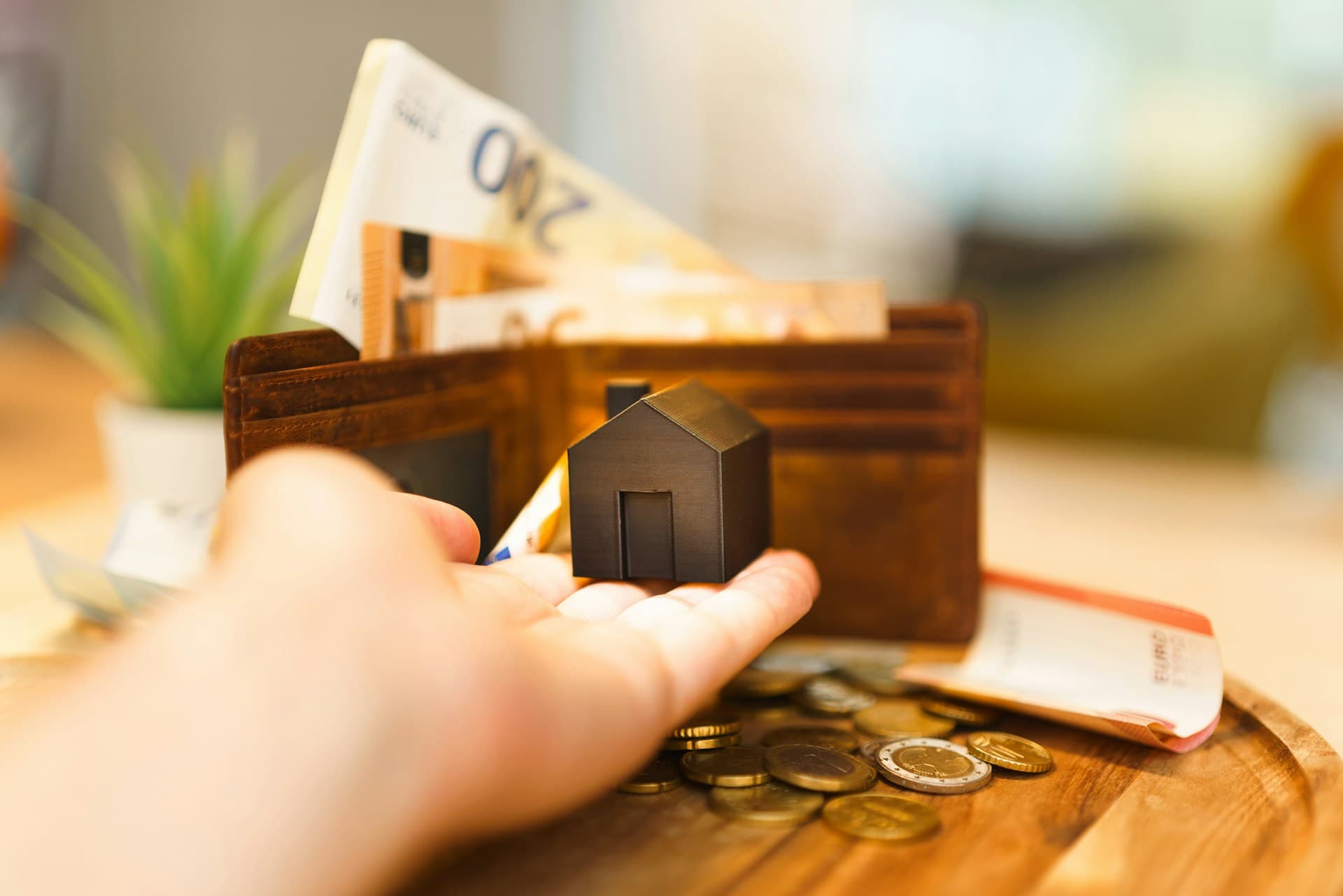 Best Monthly Dividend Investments Outside the Stock Market