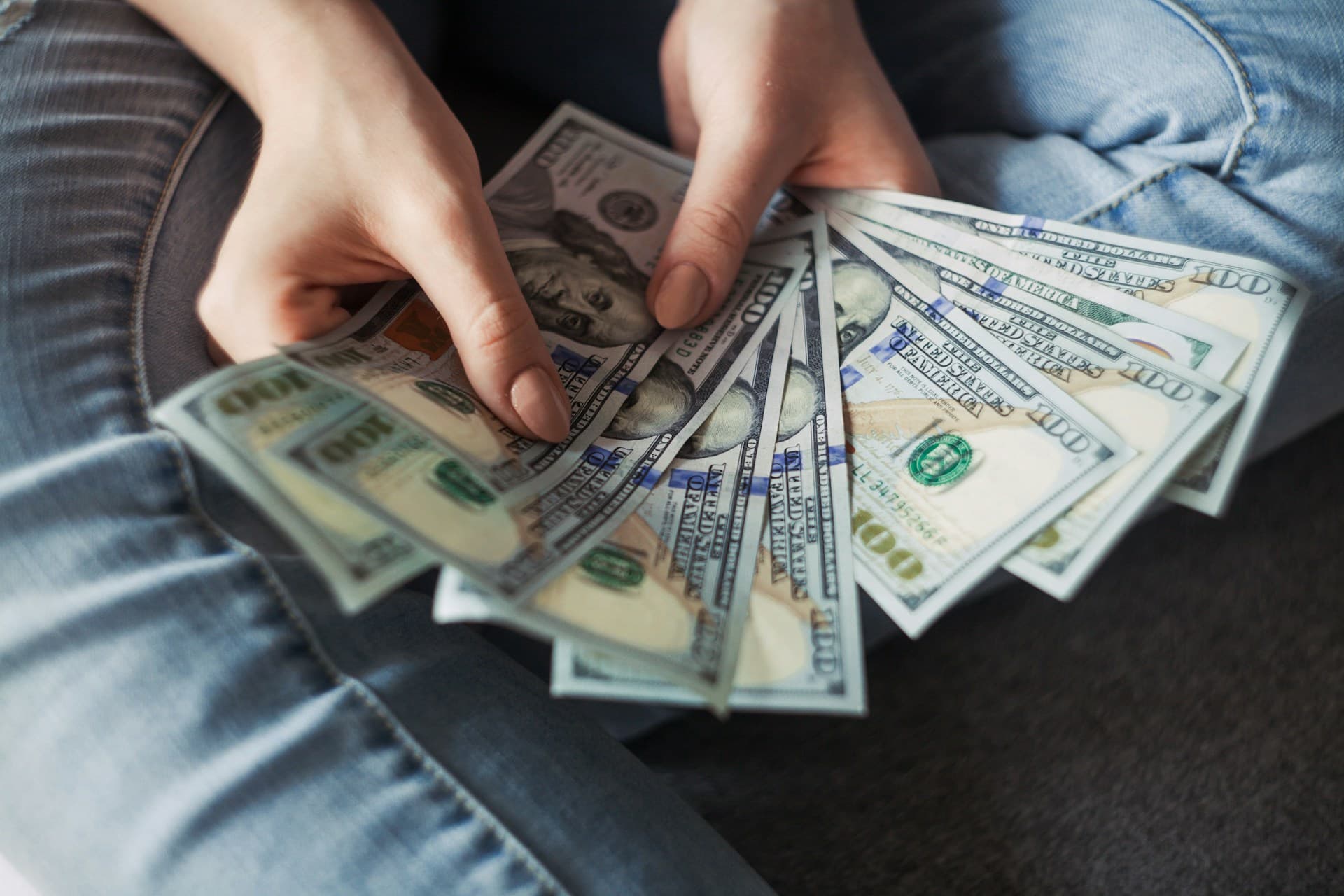 Best Monthly Income Investments for Beginners