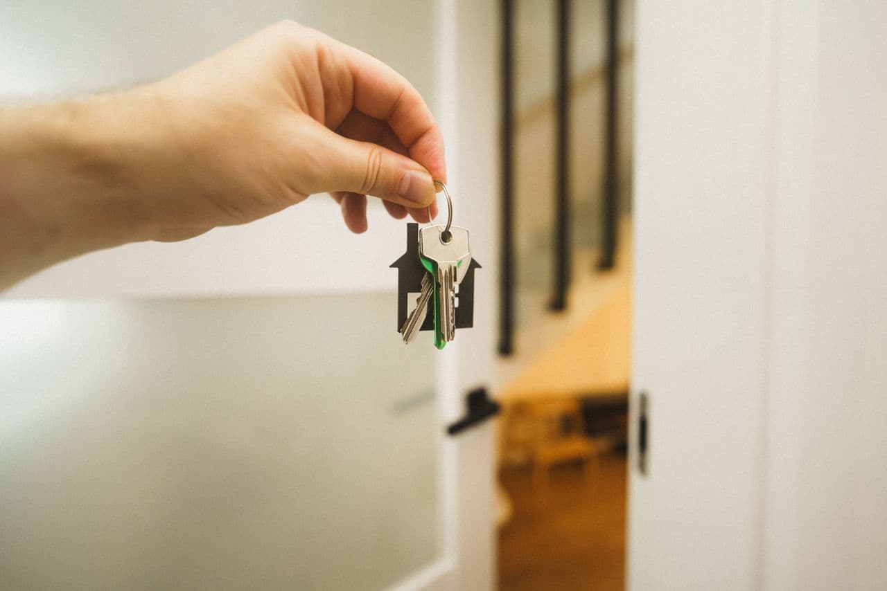 mogul vs American Homes 4 Rent (AMH)
